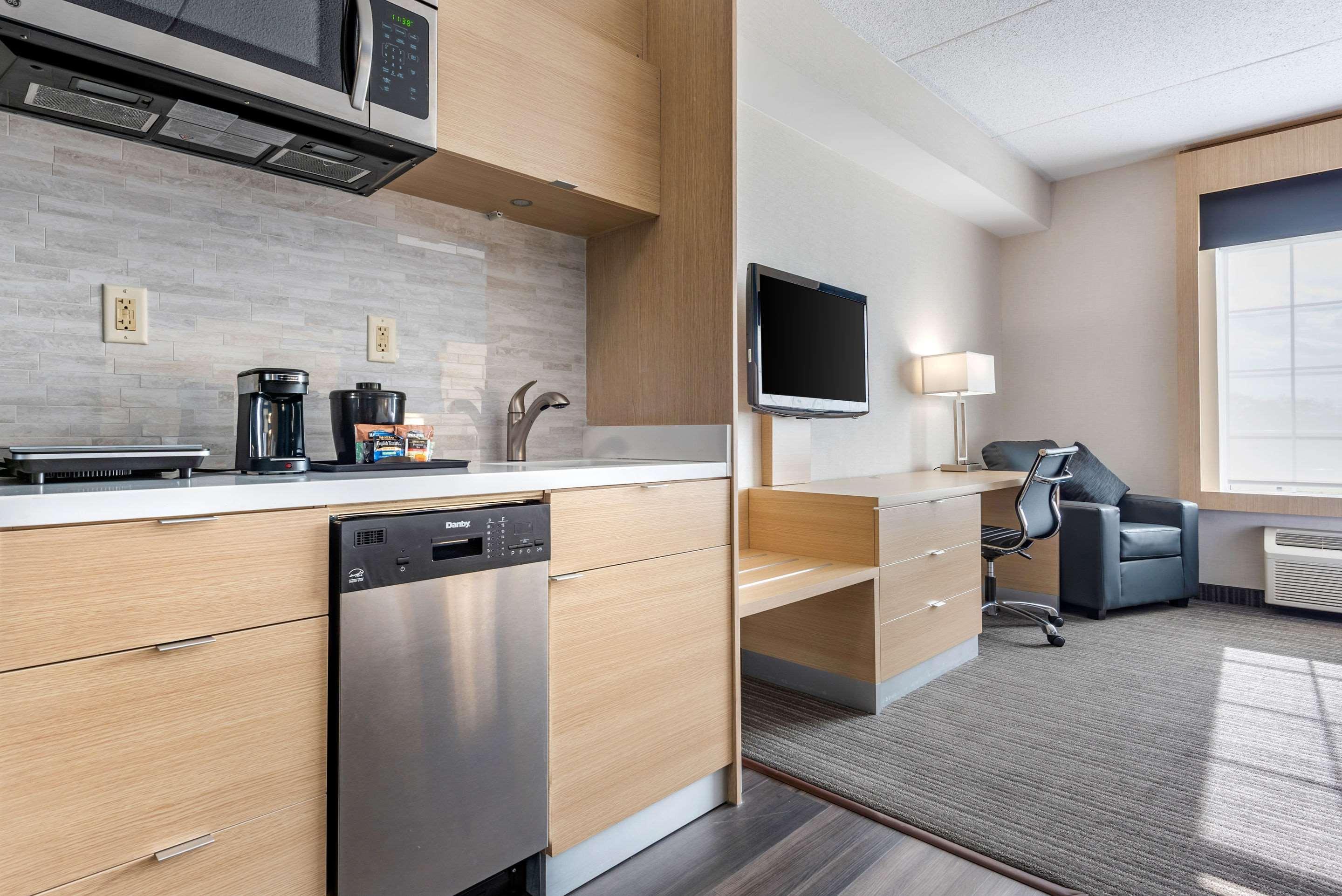 Quality Inn & Suites Oakville Ngoại thất bức ảnh
