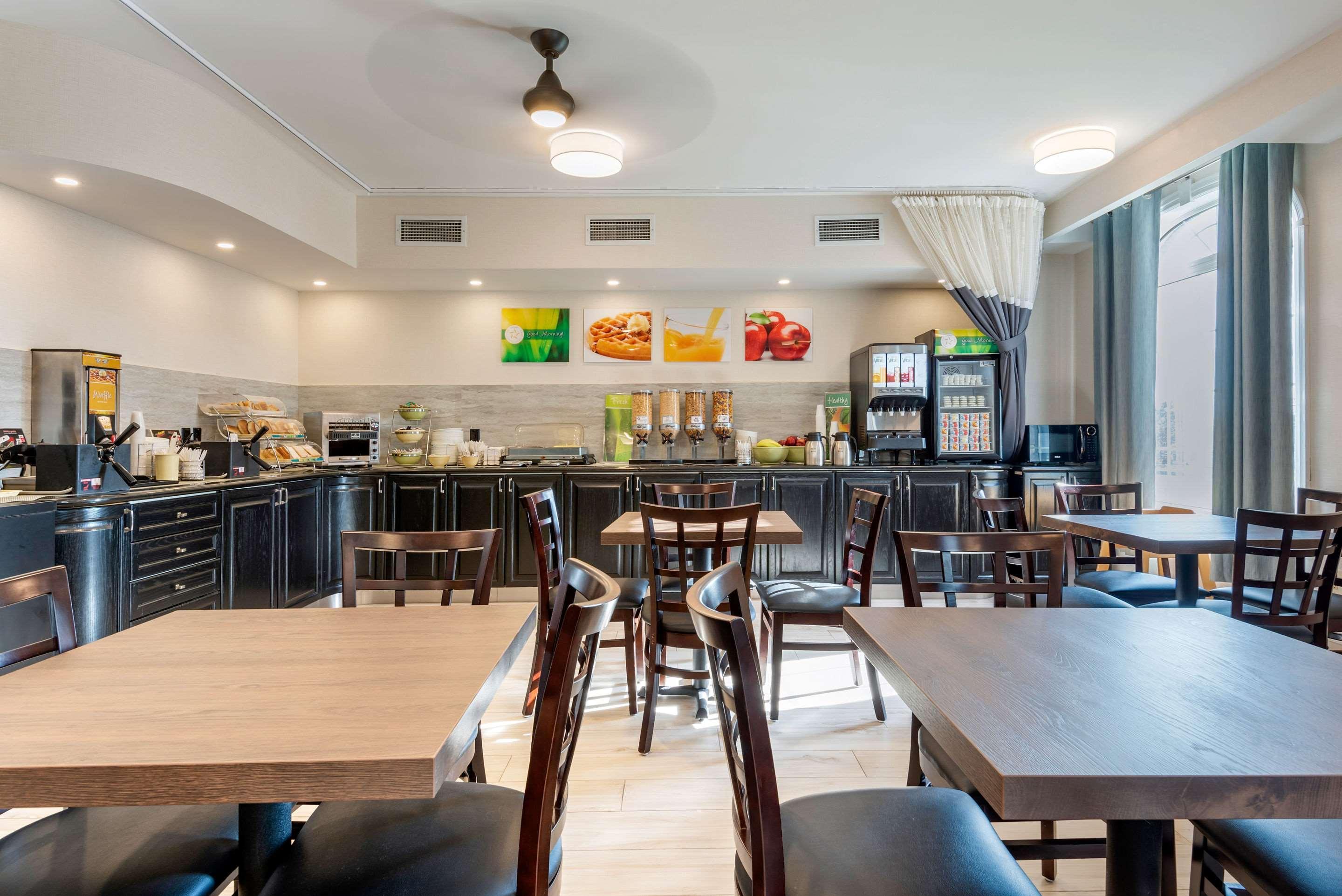Quality Inn & Suites Oakville Ngoại thất bức ảnh