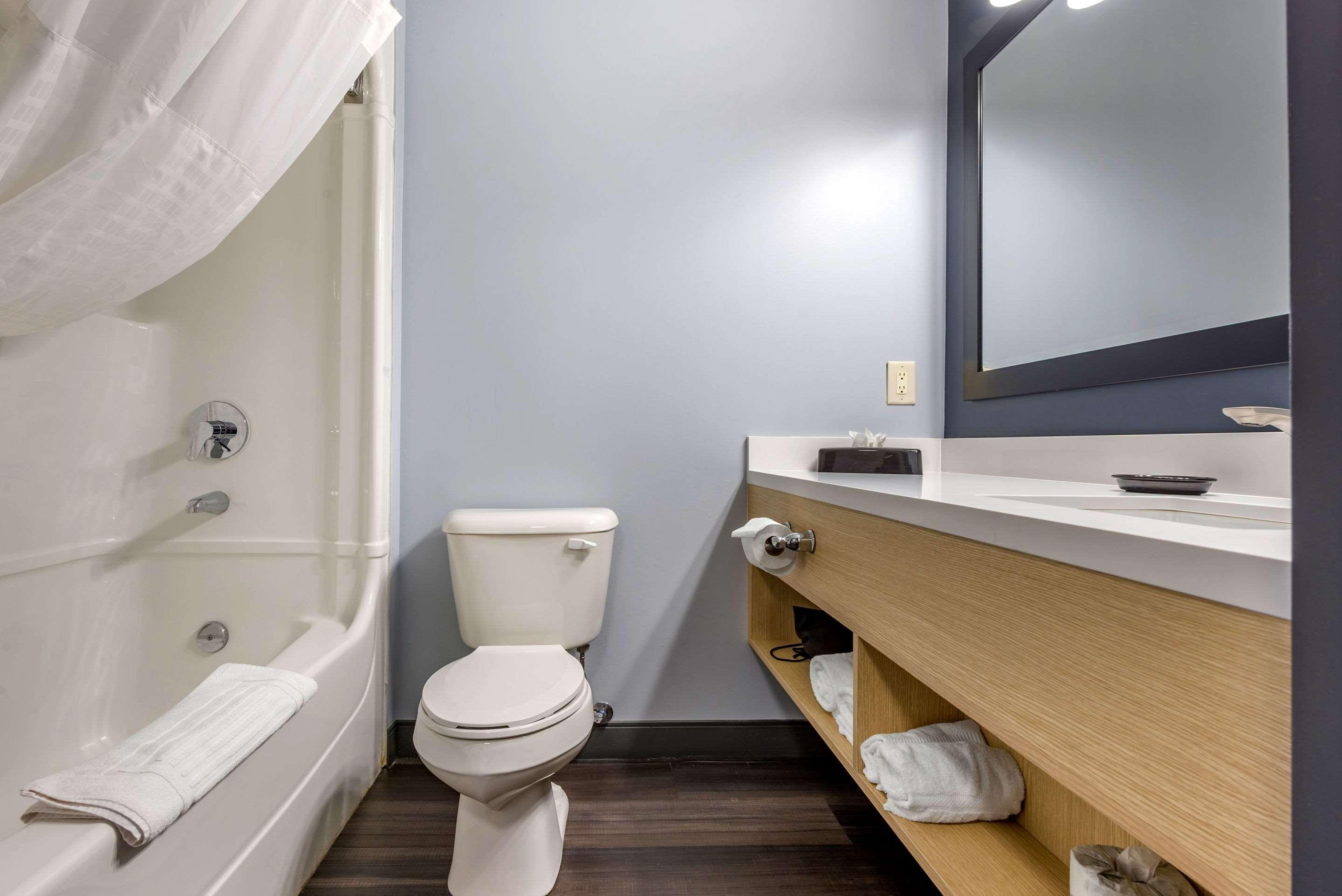 Quality Inn & Suites Oakville Ngoại thất bức ảnh