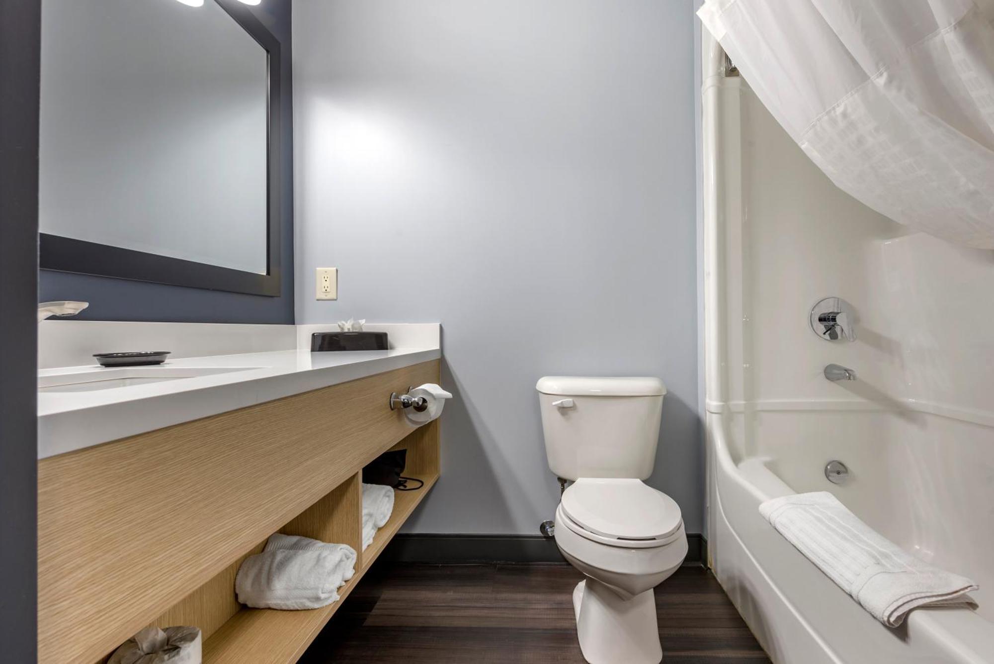 Quality Inn & Suites Oakville Phòng bức ảnh