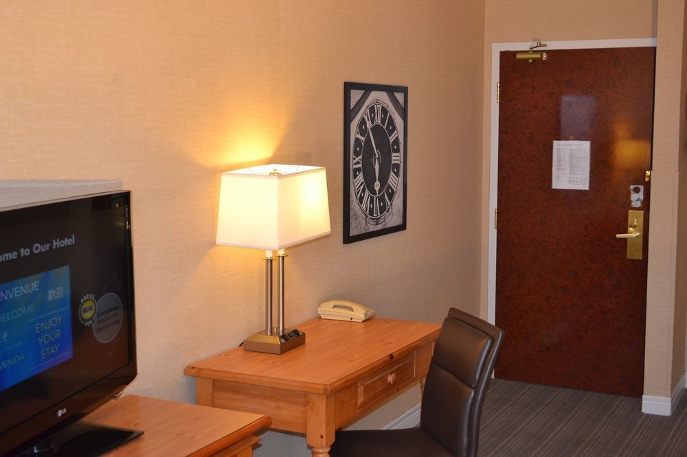 Quality Inn & Suites Oakville Ngoại thất bức ảnh