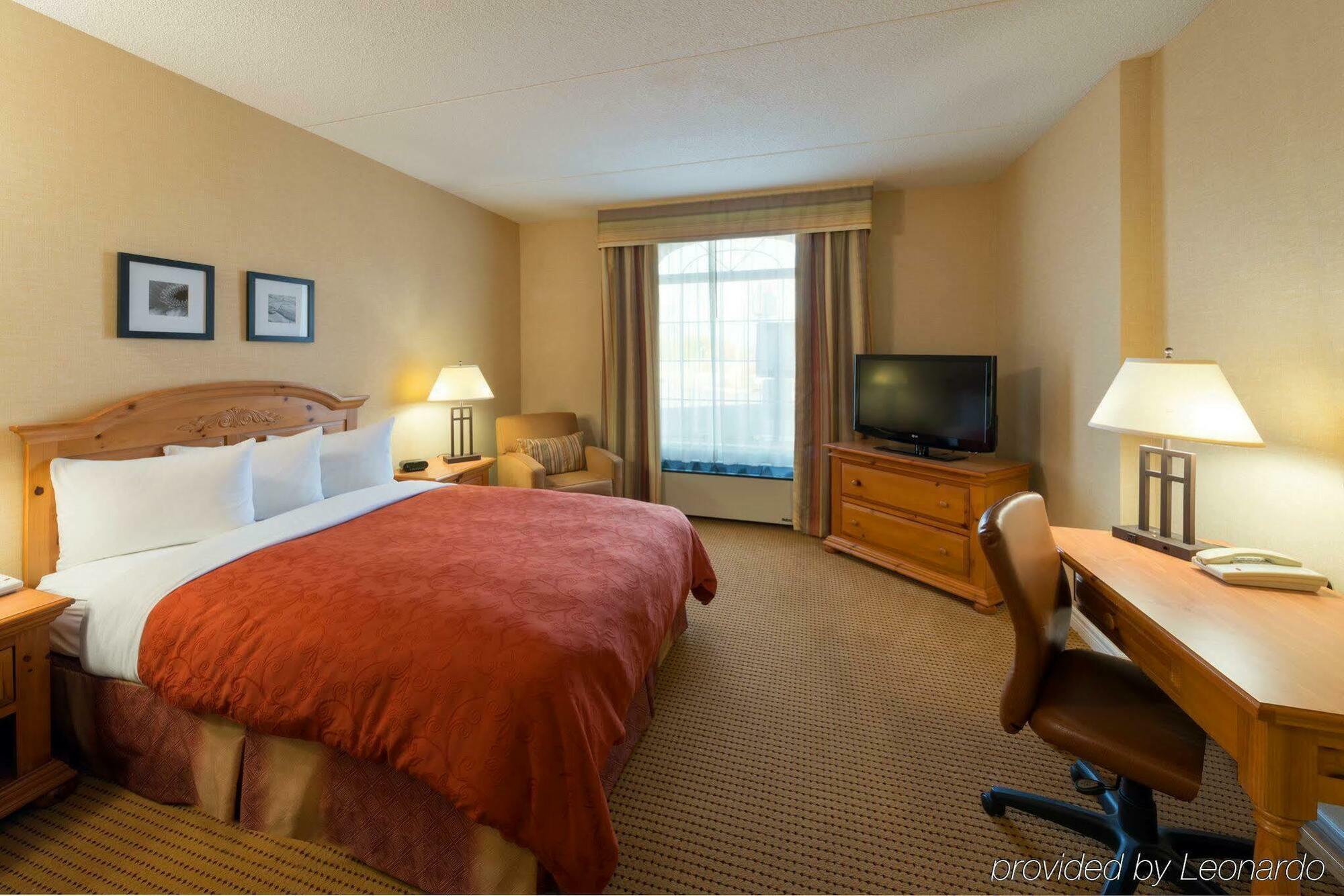 Quality Inn & Suites Oakville Ngoại thất bức ảnh