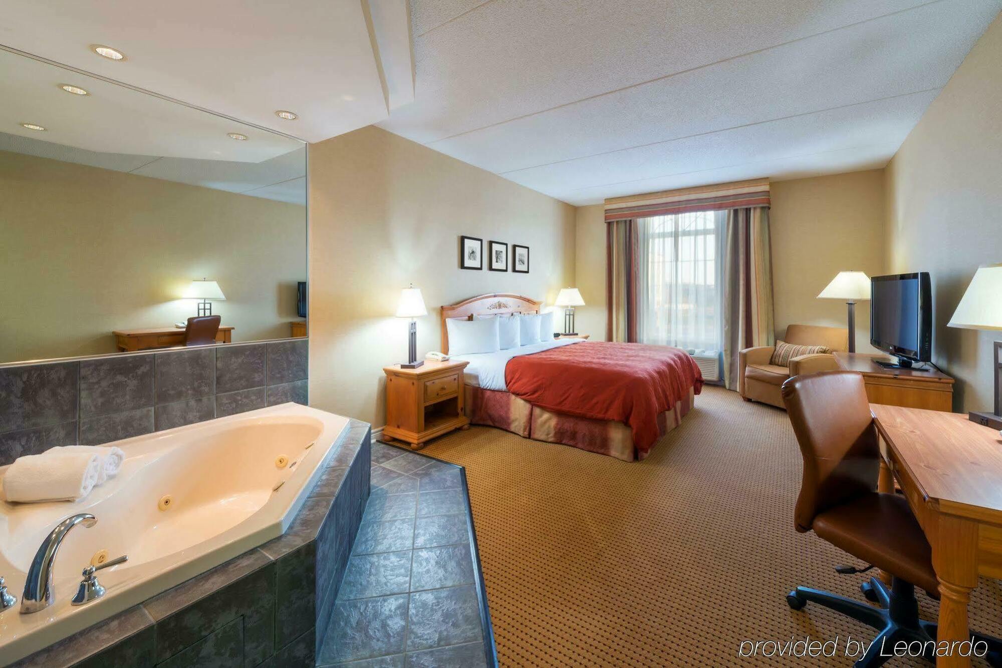 Quality Inn & Suites Oakville Ngoại thất bức ảnh