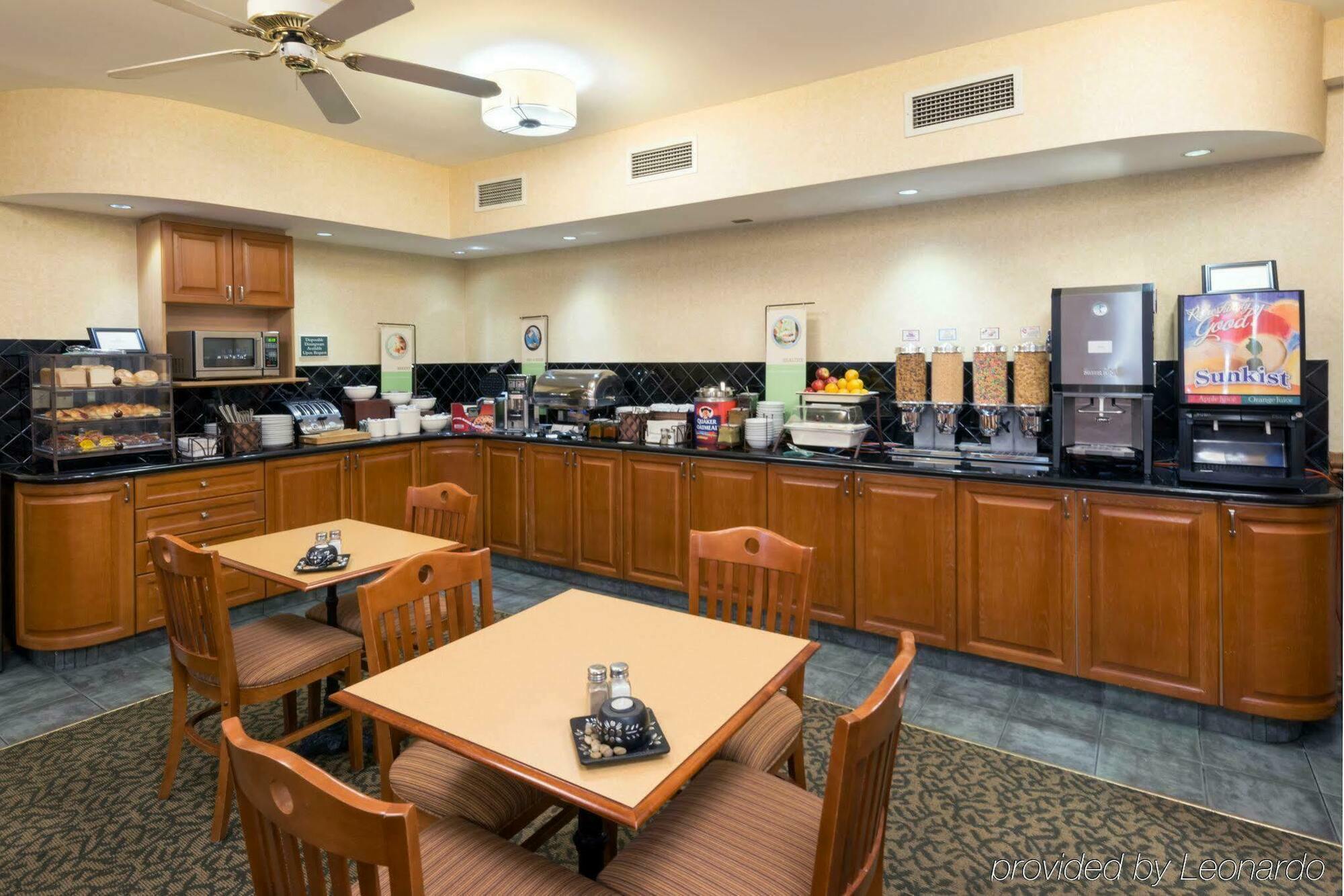 Quality Inn & Suites Oakville Ngoại thất bức ảnh